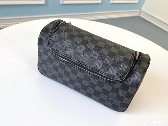 LOUIS POUCH VUITTON TOILETRY 0503